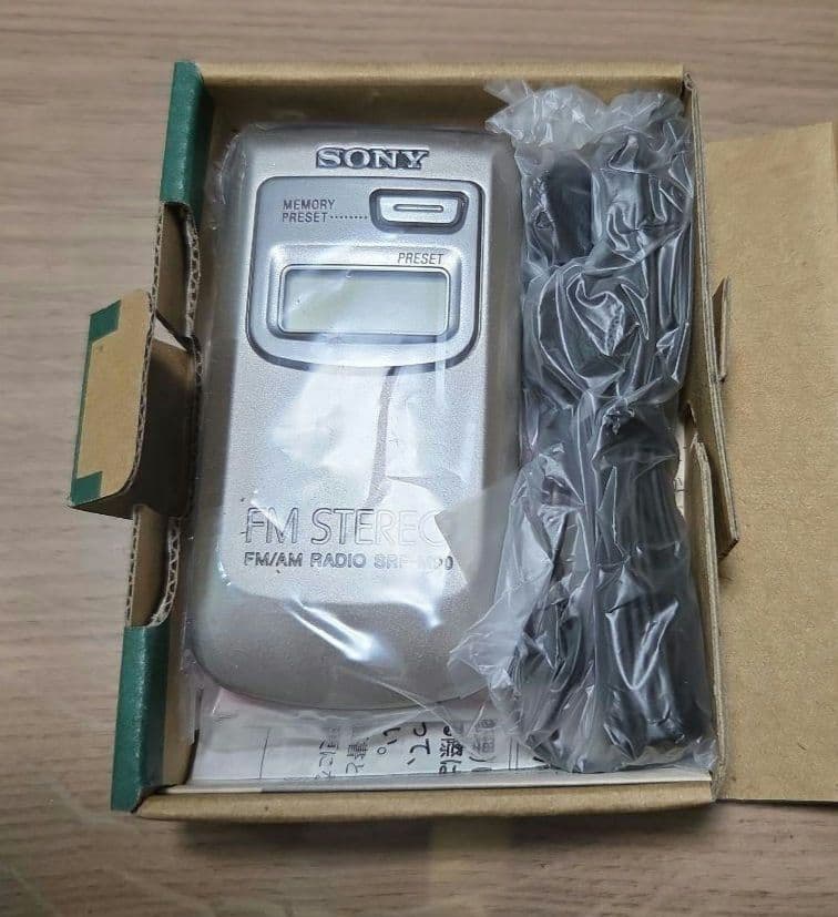 SRF-M90　FMステレオ/AMPLLシンセサイザーラジオ　SONY