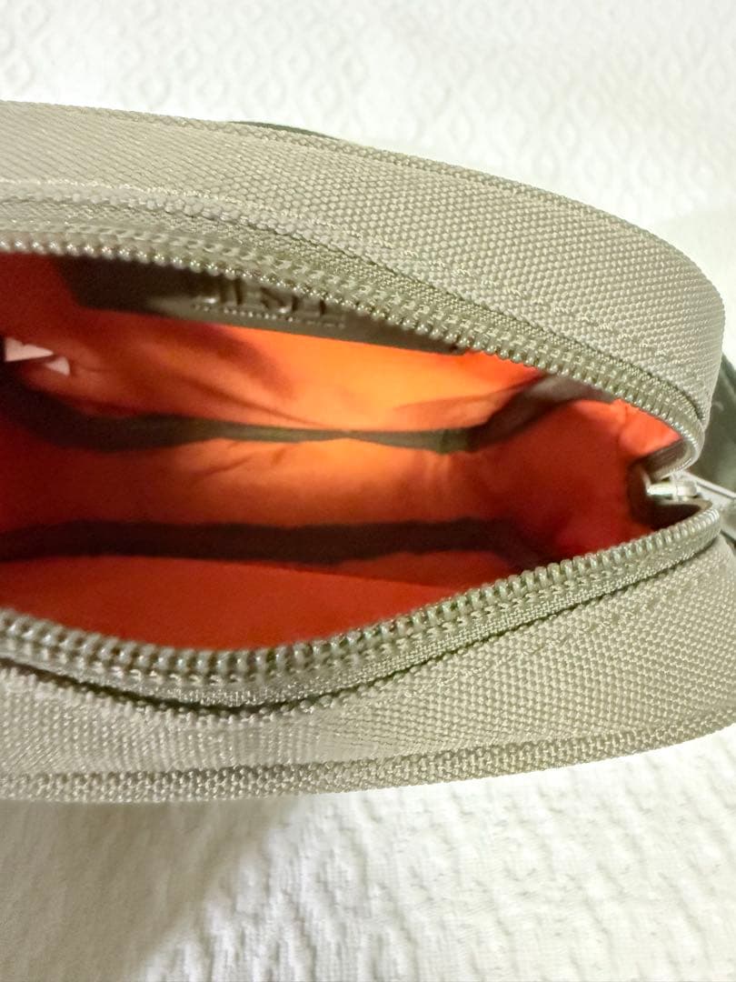 新品タグ付　DIESEL ショルダーバッグ カメラバッグ　カーキグリーン