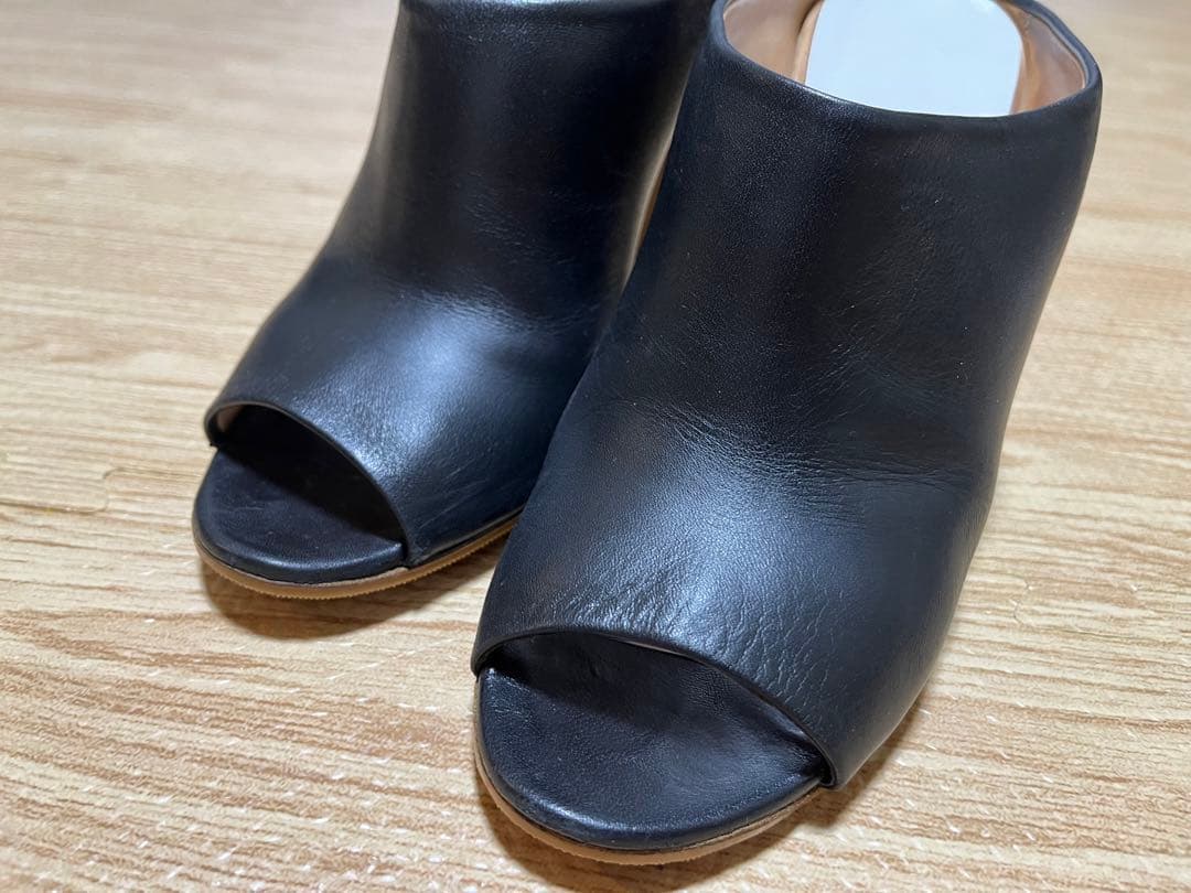 メゾンマルタンマルジェラ　黒 レザー オープントゥヒールサンダル size37