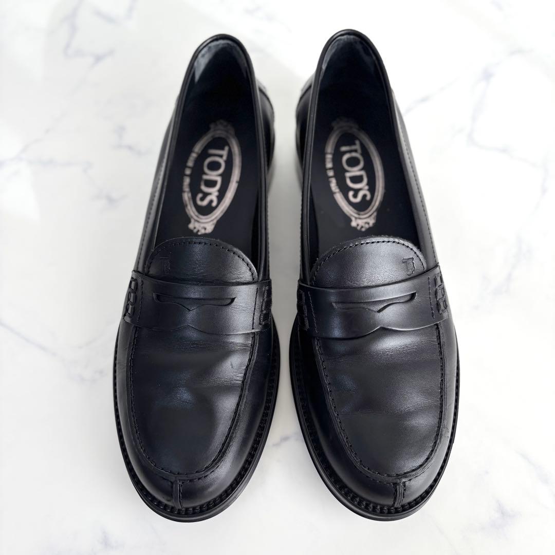 トッズ 35 ローファー 革靴 ラバーぺブル ロゴ レザー ブラック