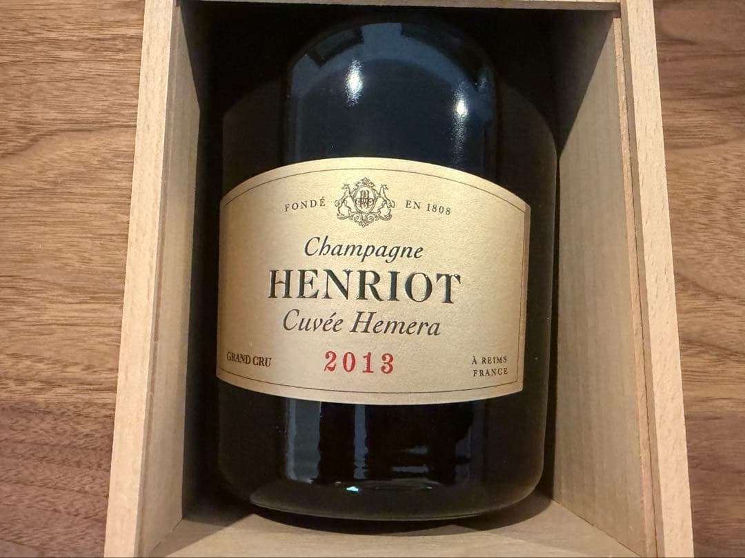 高級木箱付き アンリオ　キュヴェ・エメラ　2013 生産者：アンリオ