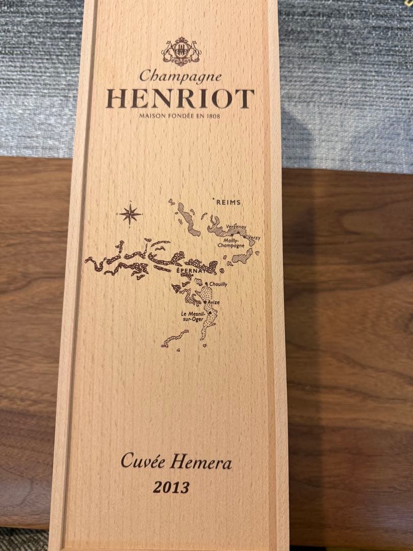 高級木箱付き アンリオ　キュヴェ・エメラ　2013 生産者：アンリオ