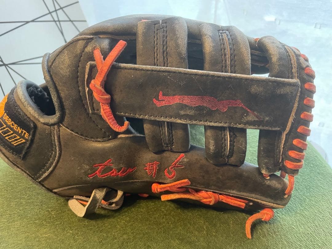 値下げ‼️デサント 日本製 新庄剛志モデル 限定品 シルエット刻印 軟式グローブ