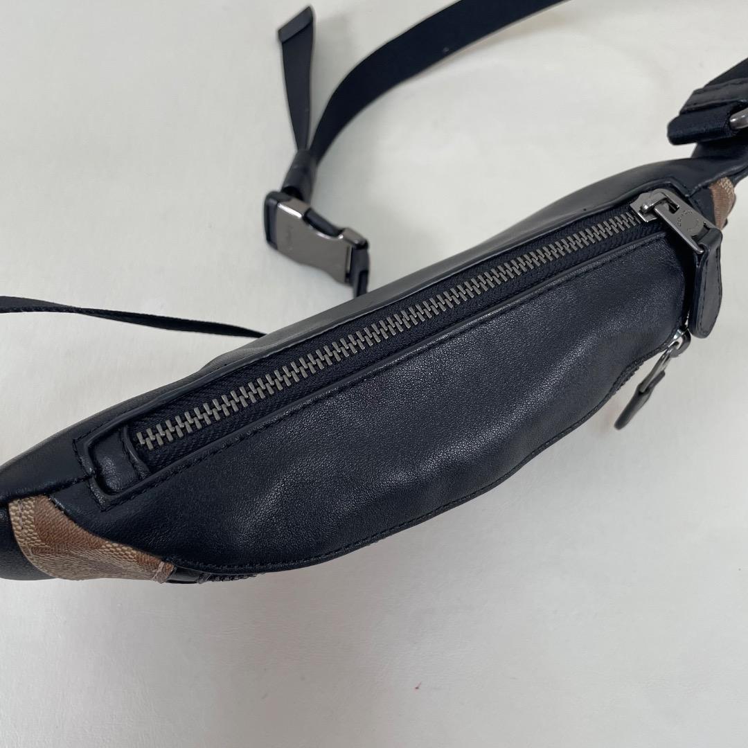 C5 美品✨COACH ボディバッグ F84711 ブラック×シグネチャー