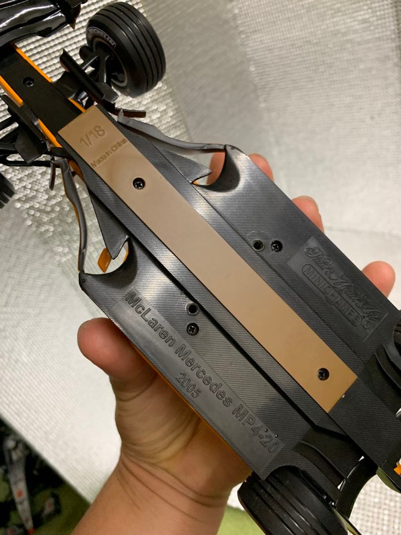 【ミニチャンプス　マクラーレン　メルセデス　MP4-20 2005年1/18】