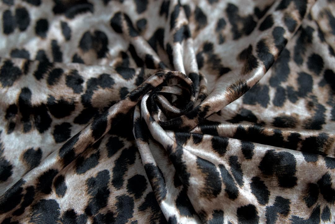 レオタード　ハイレグ　穴あき　クラシックレオパード×オフホワイト