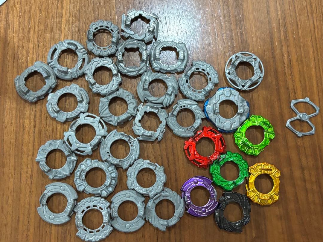 ベイブレードバースト大量まとめ売り　レイヤー、ディスク、ドライバーなど