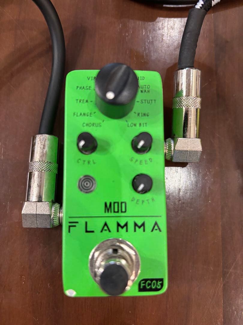 ギターエフェクター　お得なセット（7つのエフェクターセット、パッチケーブル付)