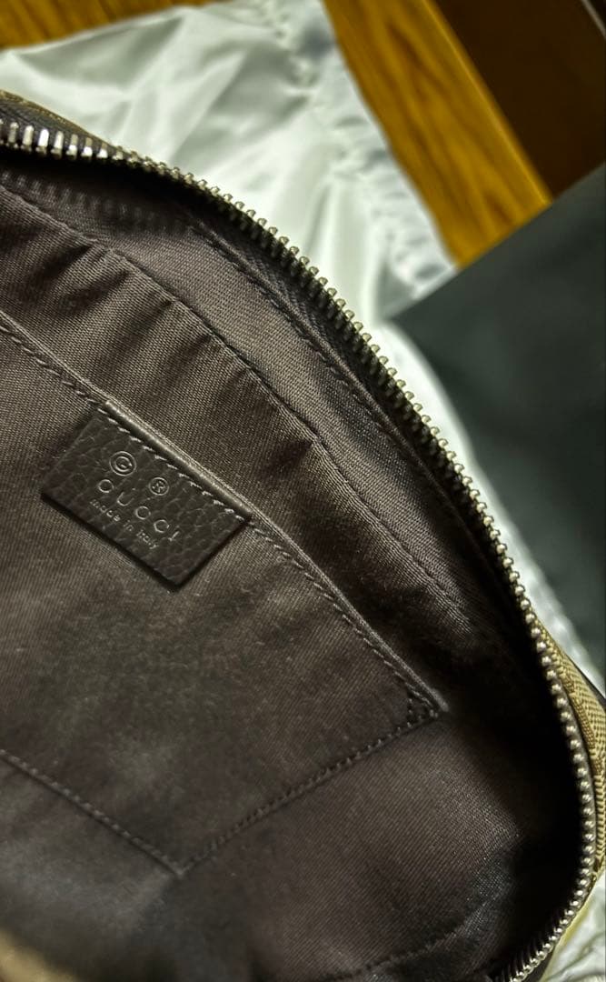 GUCCI ショルダーバッグ　ボディバッグ