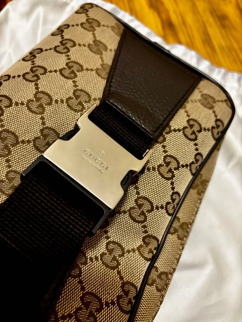 GUCCI ショルダーバッグ　ボディバッグ