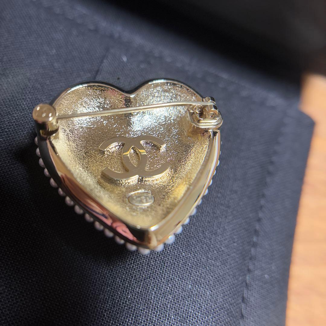 CHANELシャネルハートブローチ