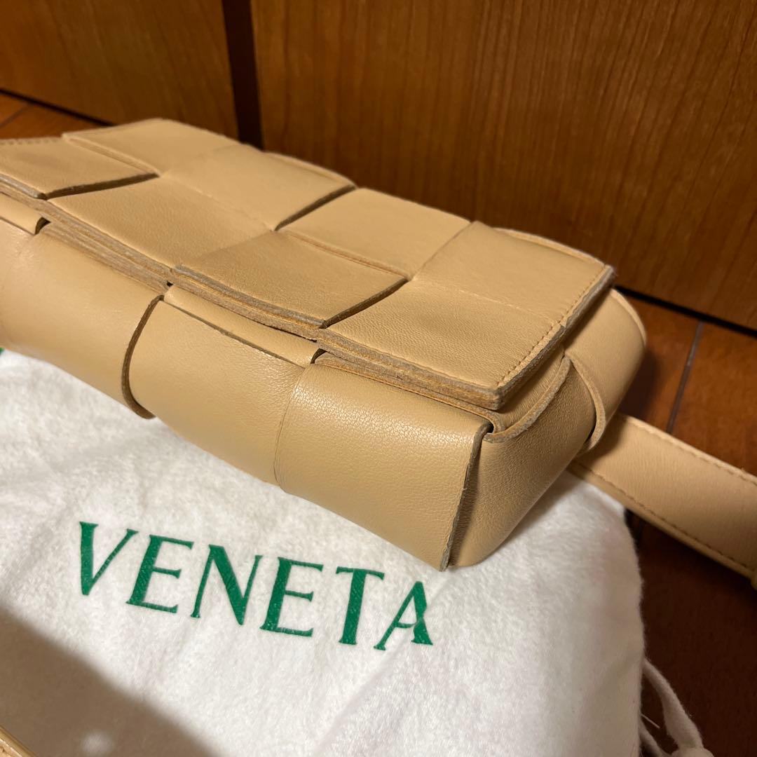 BOTTEGA VENETAボッテガヴェネタ　ベルトカセットバッグ