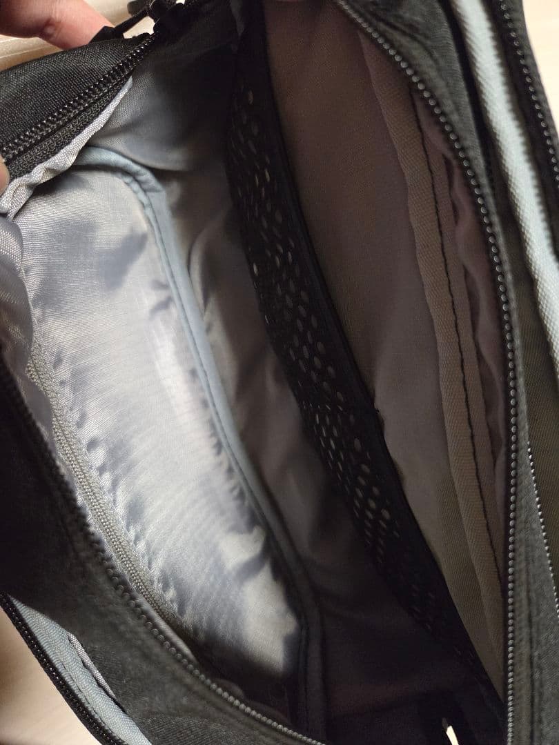 【美品•送料込み】POMULU ★ブラック★ 2way ヒップシート