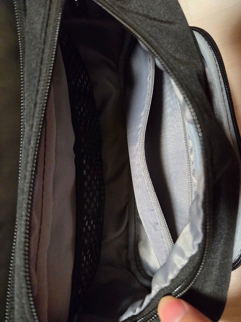 【美品•送料込み】POMULU ★ブラック★ 2way ヒップシート