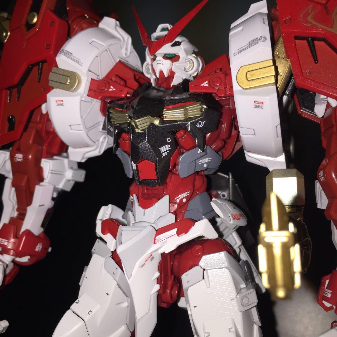 ガンプラ完成品1/100ガンダムアストレイパワードレッド　プラモデル完成品