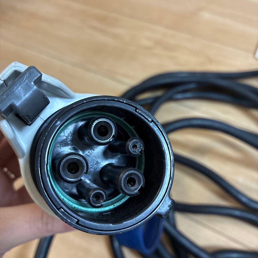 リーフ　充電器