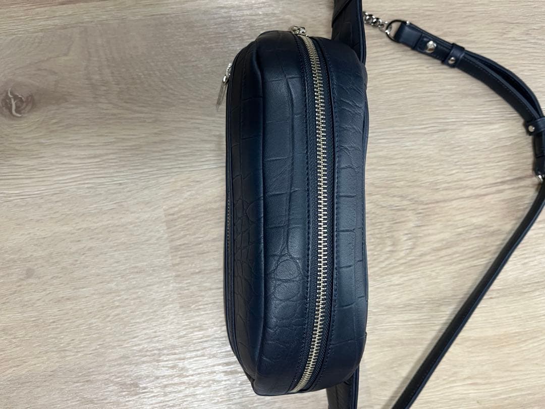 M.U.L. クロコダイル型押しボディバッグ