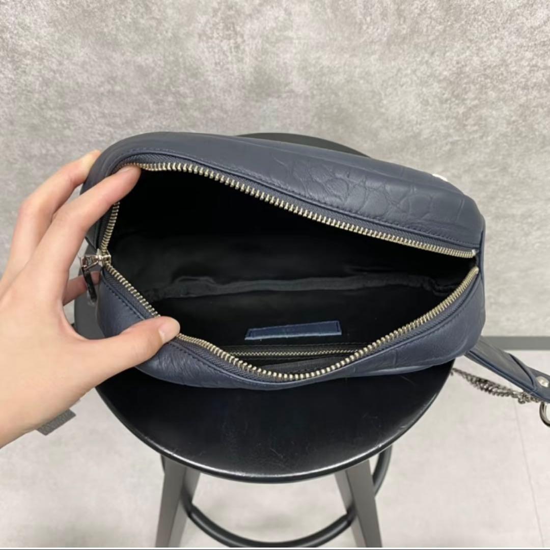 M.U.L. クロコダイル型押しボディバッグ