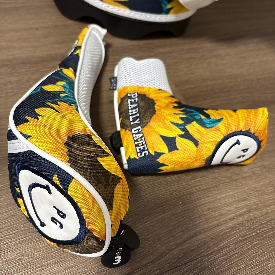 PEARLY GATES ひまわり柄キャディバッグ、ヘッドカバー付き(2つ)