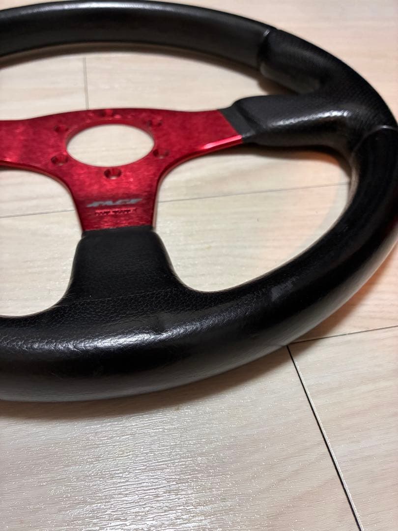 【出品本日まで！】momo raceステアリング　レッド　TYPD35