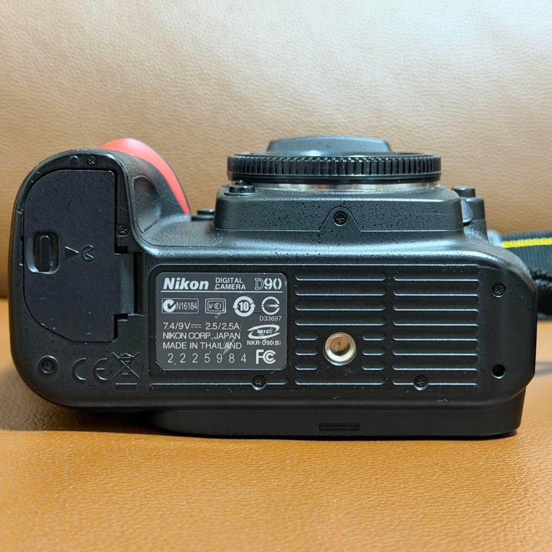 Nikon D90 デジタル一眼レフカメラ 本体　※オマケ付き