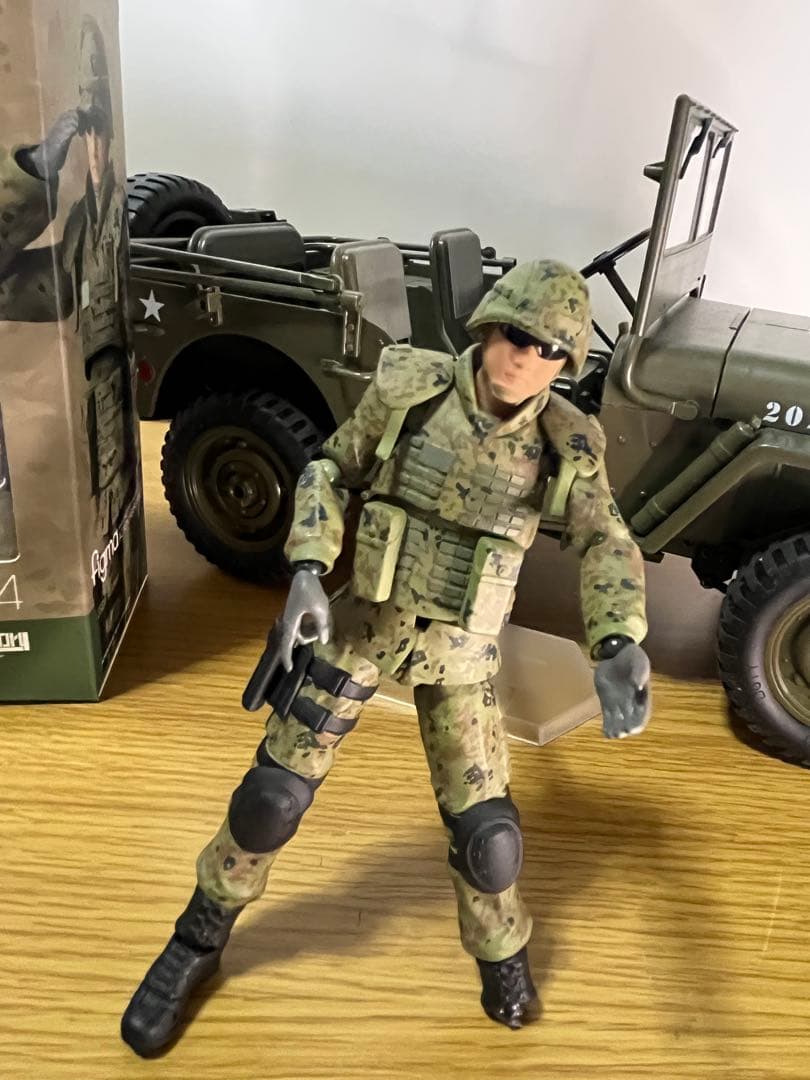 ラジコンジープ figma 自衛隊員　破損品