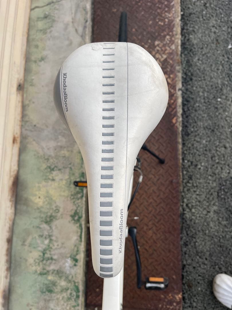 クロスバイク ホワイト 700C アルミフレームKhodaaBloom Rail