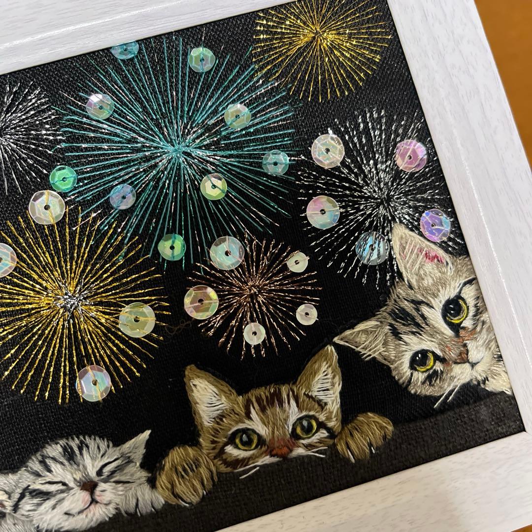 タ*ー様 ハンドメイド刺繍フレーム　夜空いっぱいの花火とニャンズ