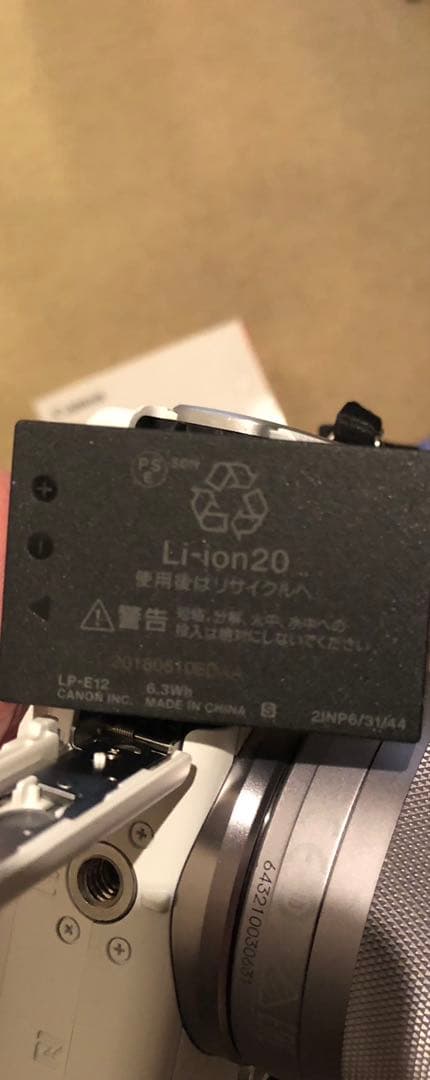 Canon ミラーレス　一眼カメラ　EOS M100