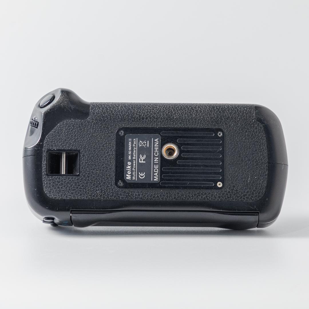 【ジャンク品】Canon EOS 5D Mark II 社外バッテリーグリップ付