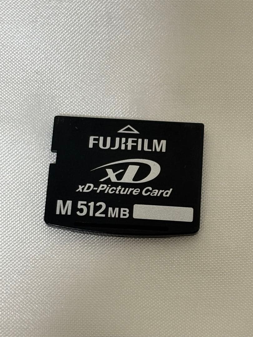 FUJIFILM FinePix F11 XDカード（512MB）付き！