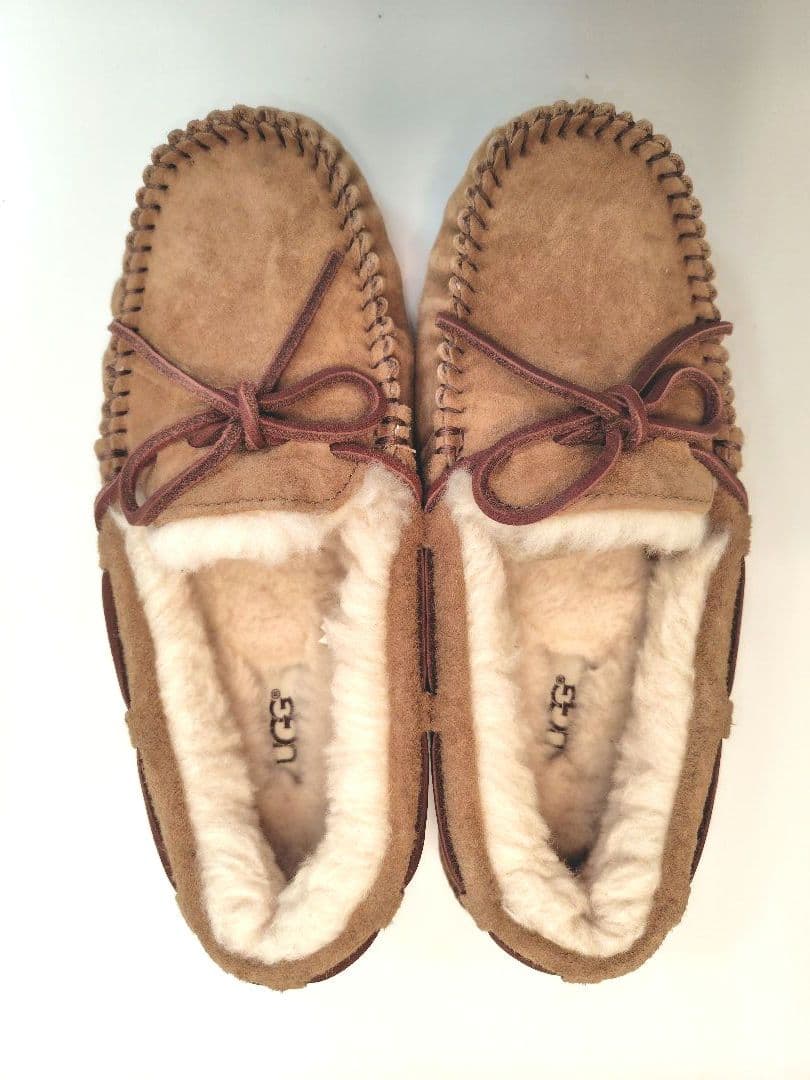 美品　UGG アグ　ウィメンズ　ダコタ　モカシン　23cm