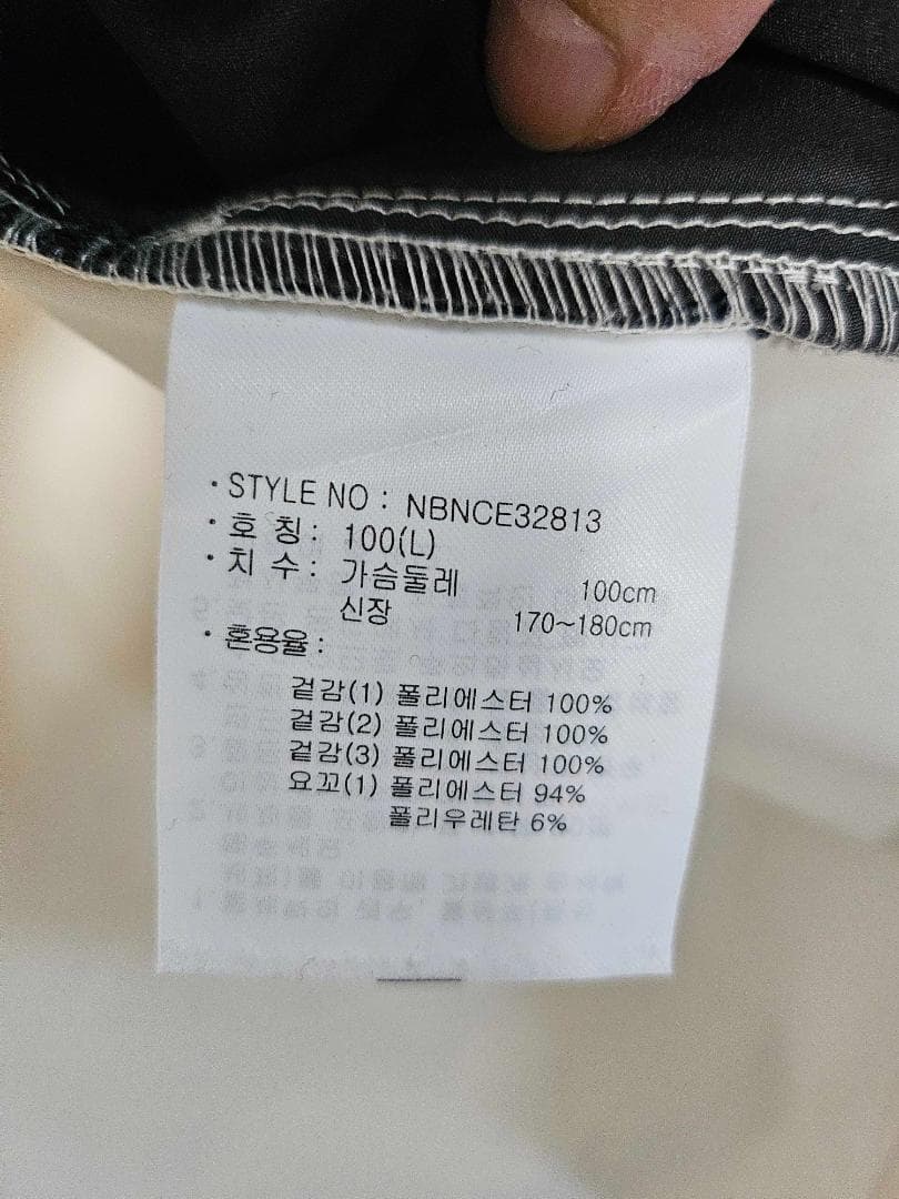 NEW BALANCE ウィンドブレーカー ホワイト/ブラック