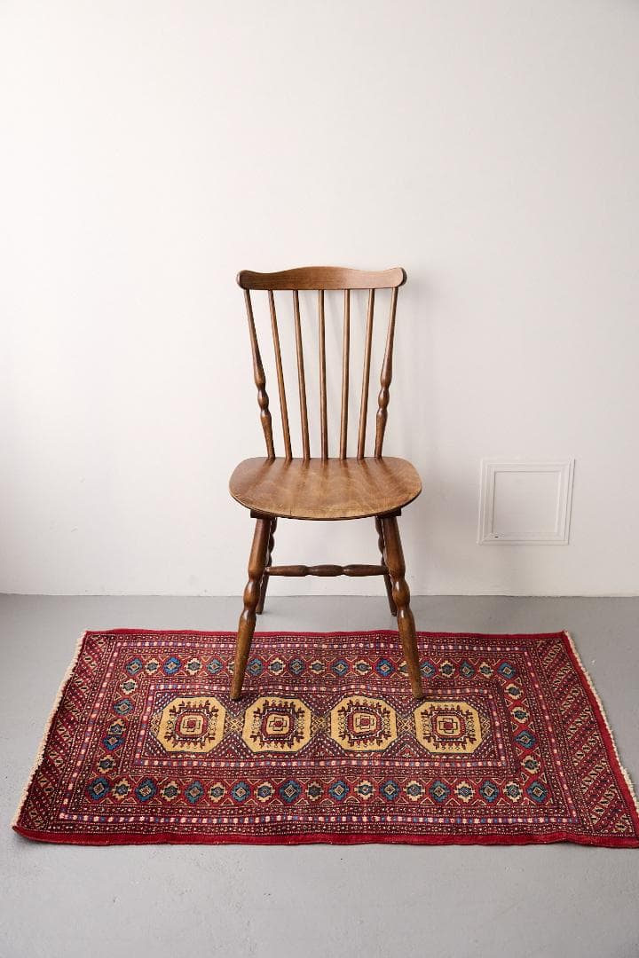 ヴィンテージラグ　トライバルラグ　パキスタン産（118×83cm）赤　ベージュ