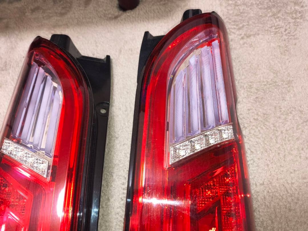 ハイエース用クリスタルアイ・テールランプ