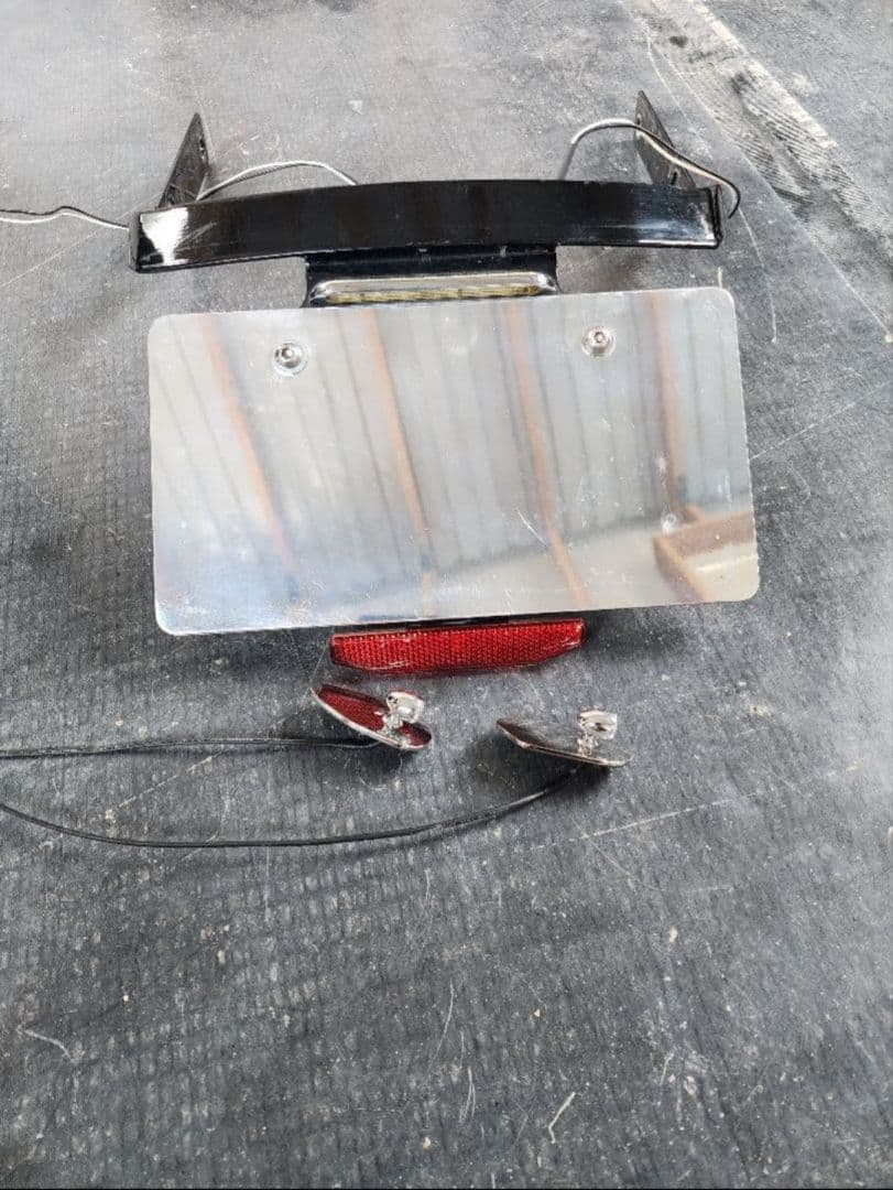 トライジャ製ナンバーステーとケラーマン