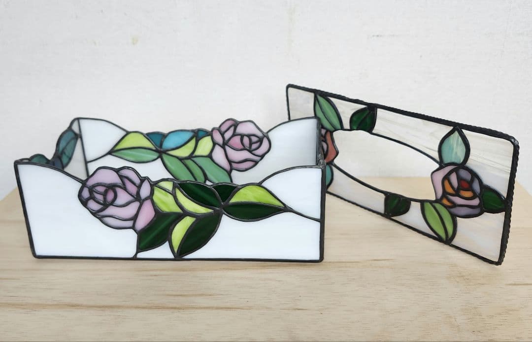 雅姫・ステンドグラスティッシュケース