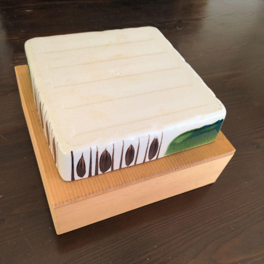 青緑の幾何学模様陶器皿