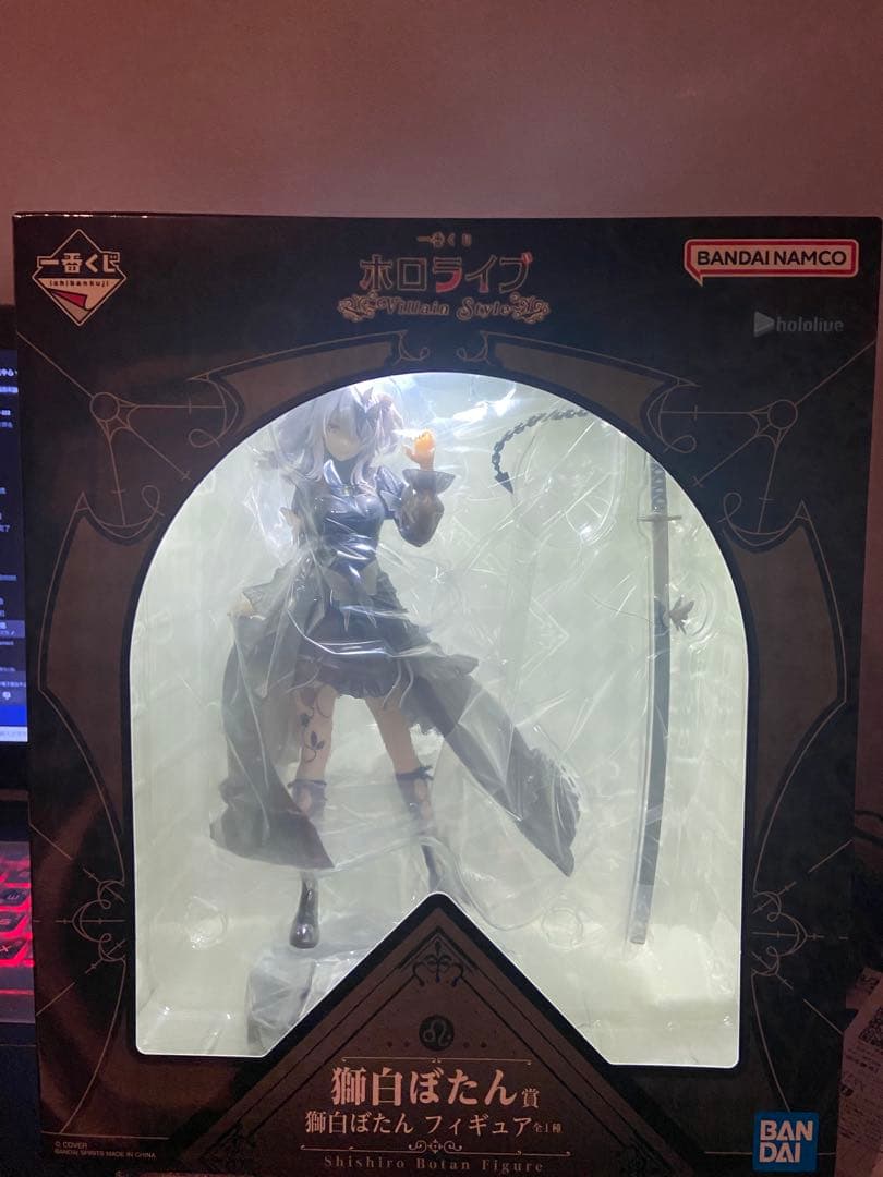 ホロライブ 獅白ぼたん フィギュア 缶バッジ セット 3点