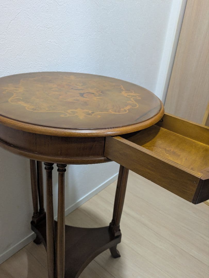 イタリア製 木製丸テーブル 花台 象嵌 サイド机アンティーク 飾り棚 模様付き