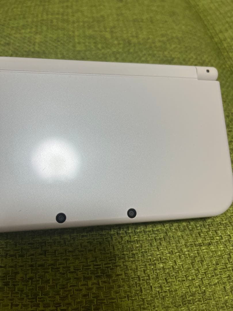Newニンテンドー3DSLL パールホワイトと、透明外観保護カバー付き