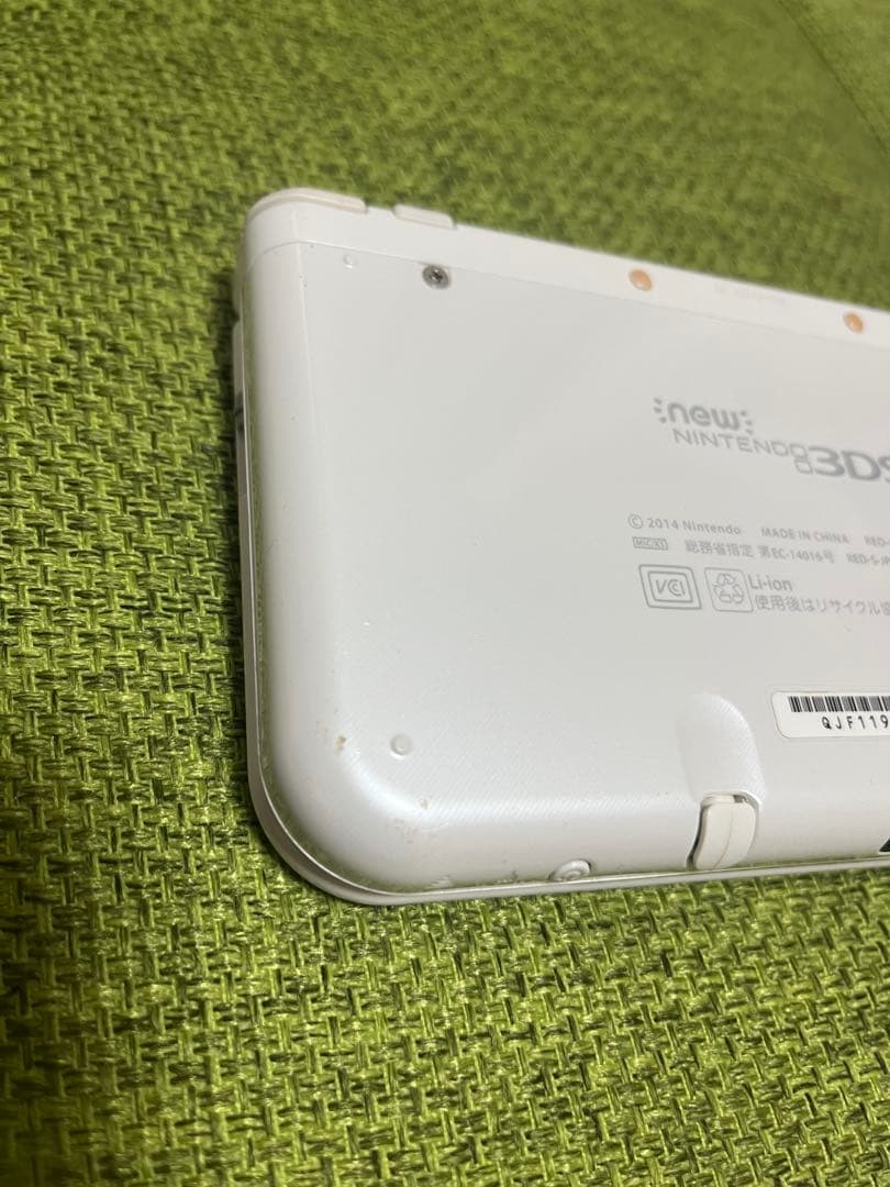 Newニンテンドー3DSLL パールホワイトと、透明外観保護カバー付き