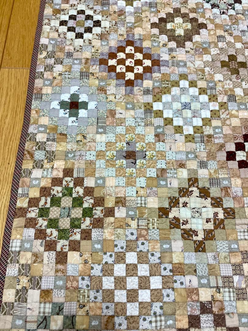 パッチワークキルト　タペストリー　アラウンド・ザ・ワールド