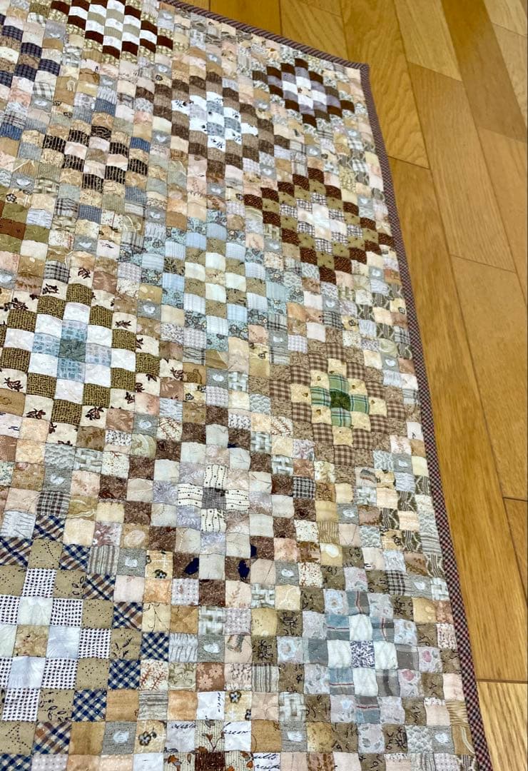 パッチワークキルト　タペストリー　アラウンド・ザ・ワールド