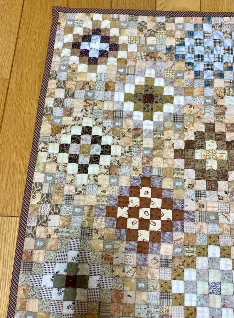 パッチワークキルト　タペストリー　アラウンド・ザ・ワールド