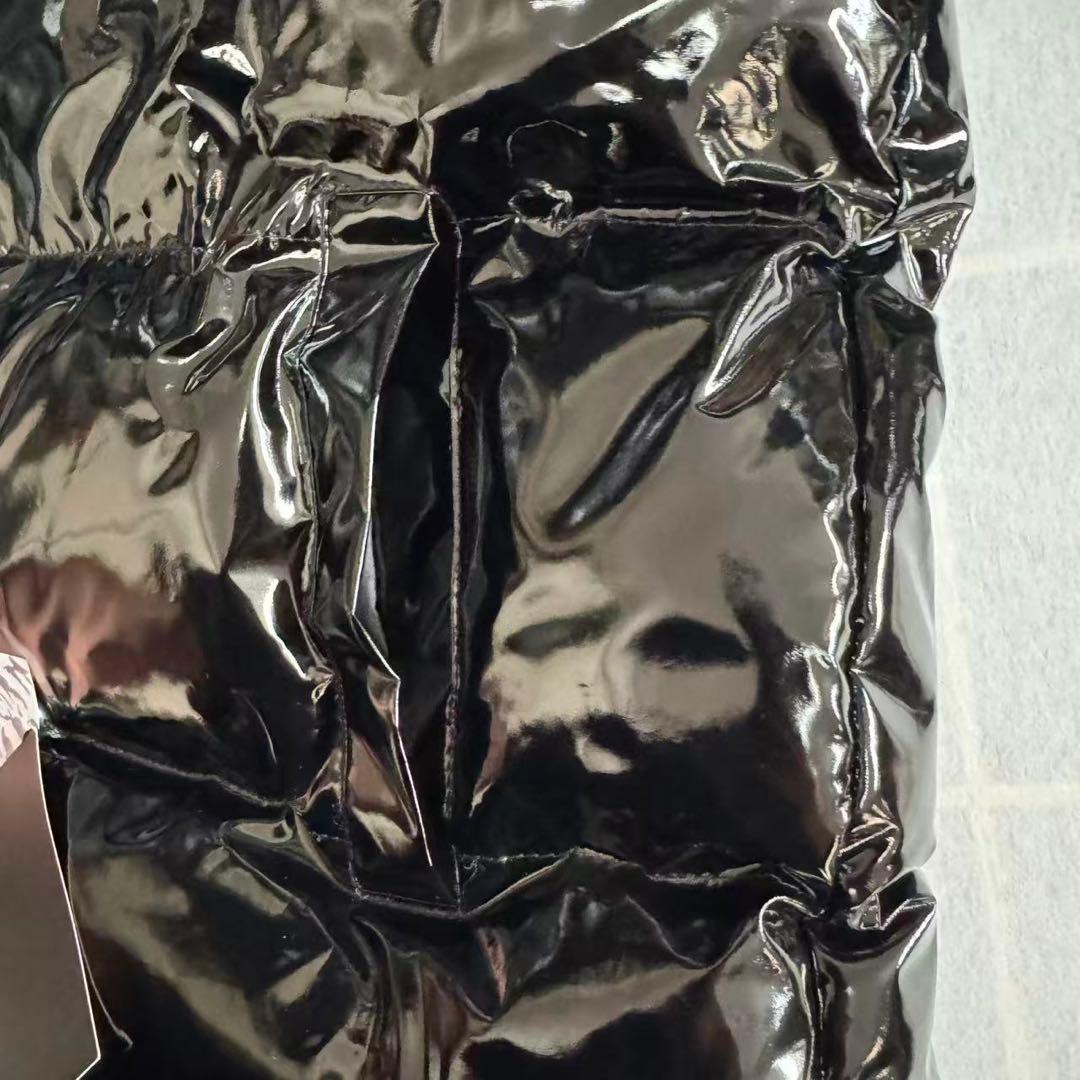 新品 TRAPSTAR 光沢ブラック ダウンジャケット Mサイズ y