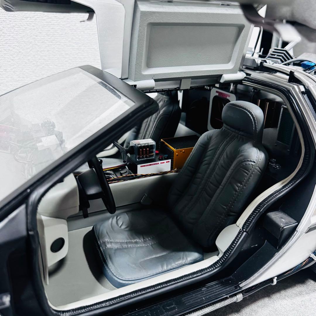 Hot Toys バックトゥザフューチャー Part1 デロリアン