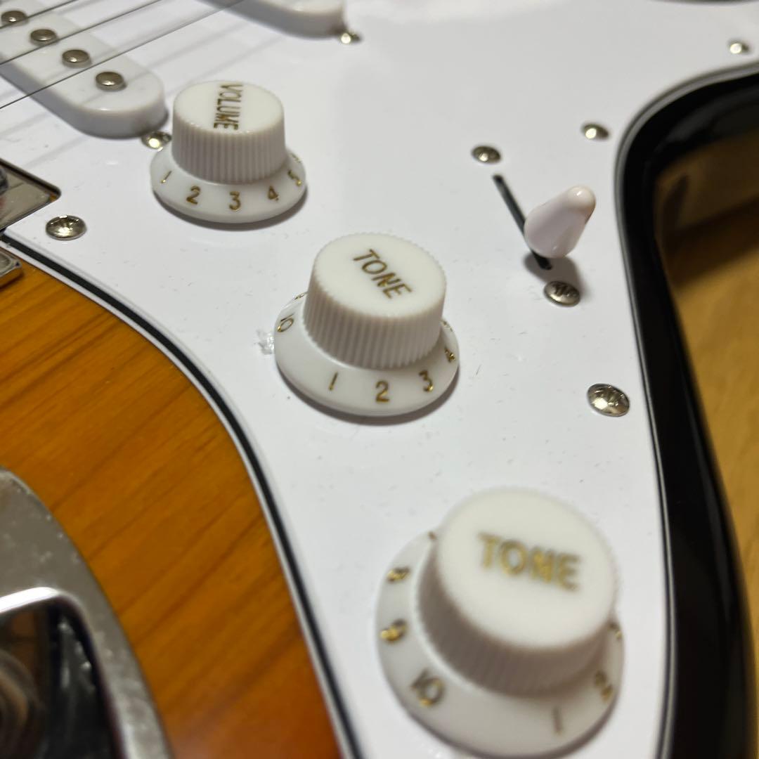 ストラトタイプエレキギター その他　ダ―クバ−スト美品