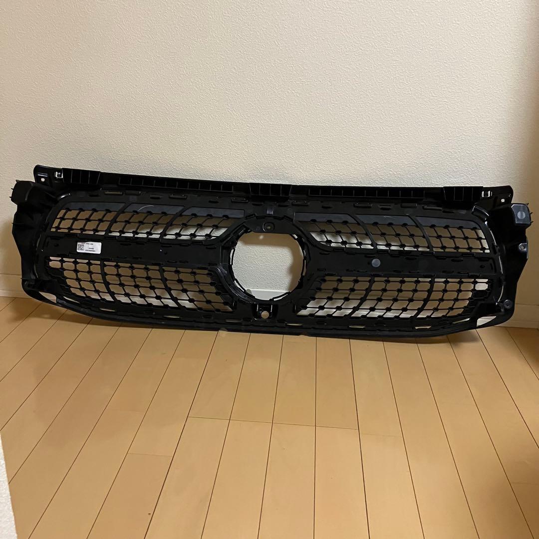 純正GLB250 4MATIC ナイトパッケージダイヤモンドグリル AMGライン