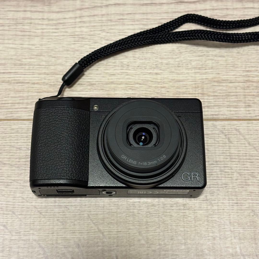 ★ショット数935回 RICOH GR III コンパクトデジタルカメラ